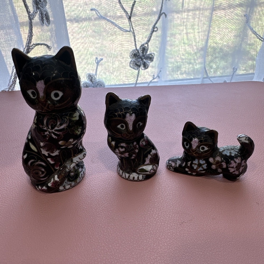 Chinese Cloisonné Cat Figurines 3 Piece Set EUC trinket Shelve Decor